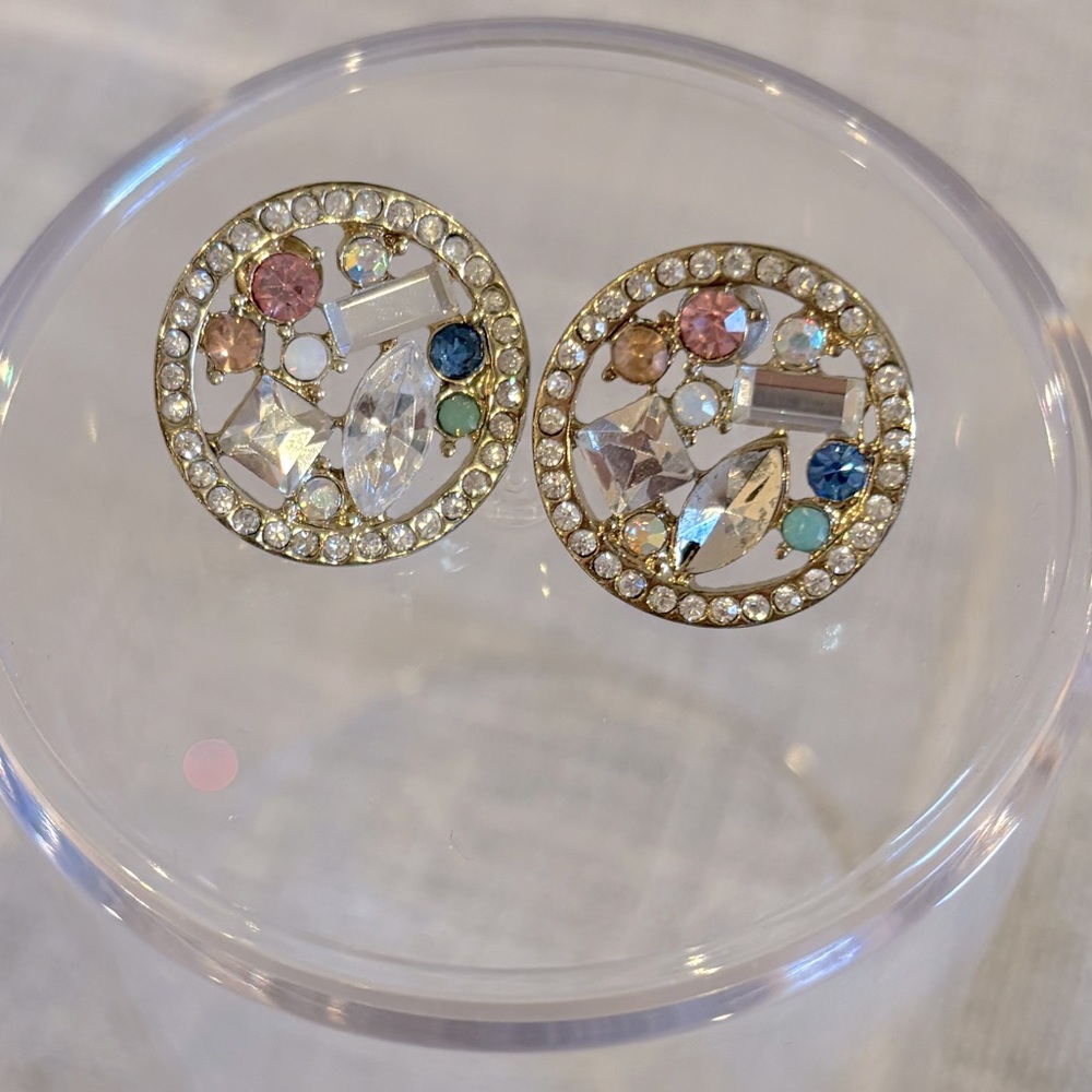 Sparkle circle studs ✨💖